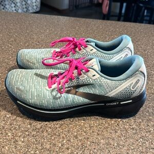 Brooks ghost running shoes